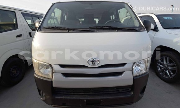 Acheter Import Voiture Toyota Hiace Blanc à Import - Dubai, Grande Comore Acheter Import Voiture Toyota Hiace Blanc à Import - Dubai, Grande Comore