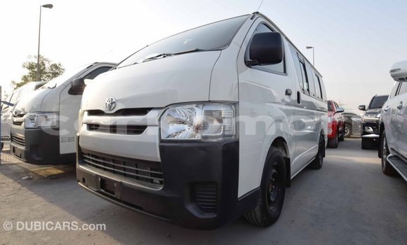 Acheter Import Voiture Toyota Hiace Blanc à Import - Dubai, Grande Comore Acheter Import Voiture Toyota Hiace Blanc à Import - Dubai, Grande Comore