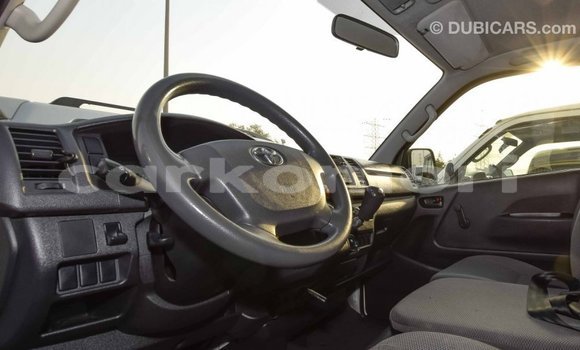 Acheter Import Voiture Toyota Hiace Blanc à Import - Dubai, Grande Comore Acheter Import Voiture Toyota Hiace Blanc à Import - Dubai, Grande Comore