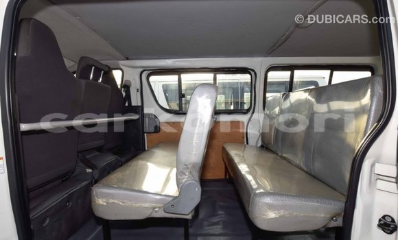 Acheter Import Voiture Toyota Hiace Blanc à Import - Dubai, Grande Comore Acheter Import Voiture Toyota Hiace Blanc à Import - Dubai, Grande Comore