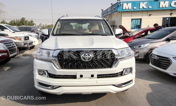 Acheter Import Voiture Toyota Land Cruiser Blanc à Import - Dubai, Grande Comore Acheter Import Voiture Toyota Land Cruiser Blanc à Import - Dubai, Grande Comore