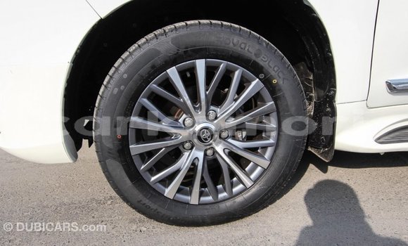 Acheter Import Voiture Toyota Land Cruiser Blanc à Import - Dubai, Grande Comore Acheter Import Voiture Toyota Land Cruiser Blanc à Import - Dubai, Grande Comore