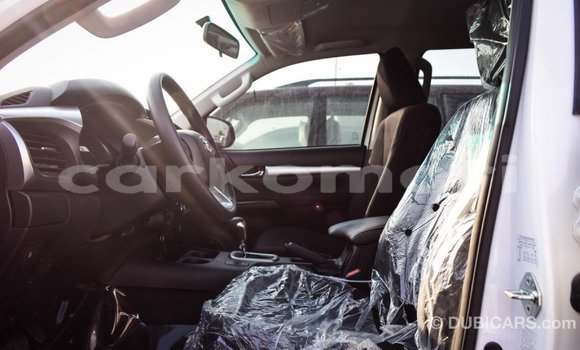 Acheter Import Voiture Toyota Hilux Blanc à Import - Dubai, Grande Comore Acheter Import Voiture Toyota Hilux Blanc à Import - Dubai, Grande Comore