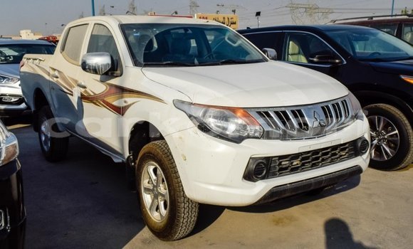 Acheter Import Voiture Mitsubishi L200 Blanc à Import - Dubai, Grande Comore Acheter Import Voiture Mitsubishi L200 Blanc à Import - Dubai, Grande Comore