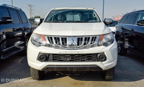 Acheter Import Voiture Mitsubishi L200 Blanc à Import - Dubai, Grande Comore Acheter Import Voiture Mitsubishi L200 Blanc à Import - Dubai, Grande Comore