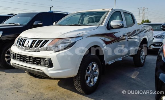 Acheter Import Voiture Mitsubishi L200 Blanc à Import - Dubai, Grande Comore Acheter Import Voiture Mitsubishi L200 Blanc à Import - Dubai, Grande Comore