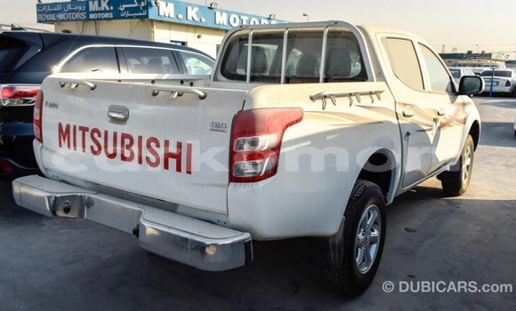 Acheter Import Voiture Mitsubishi L200 Blanc à Import - Dubai, Grande Comore Acheter Import Voiture Mitsubishi L200 Blanc à Import - Dubai, Grande Comore