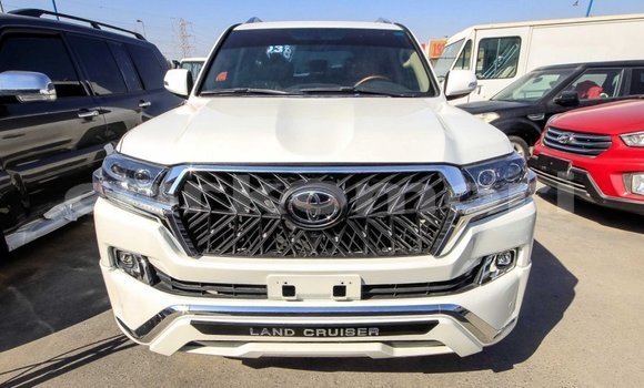Acheter Import Voiture Toyota Land Cruiser Blanc à Import - Dubai, Grande Comore Acheter Import Voiture Toyota Land Cruiser Blanc à Import - Dubai, Grande Comore
