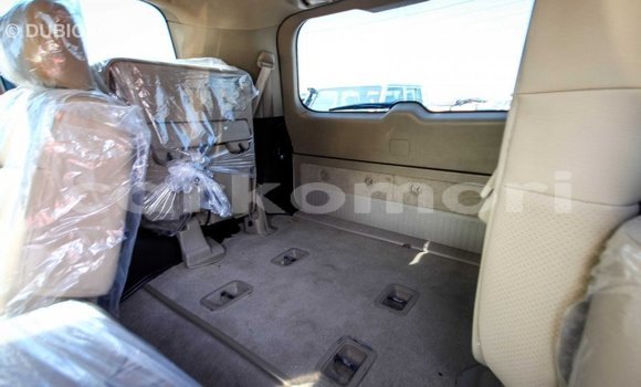 Acheter Import Voiture Toyota Land Cruiser Blanc à Import - Dubai, Grande Comore Acheter Import Voiture Toyota Land Cruiser Blanc à Import - Dubai, Grande Comore