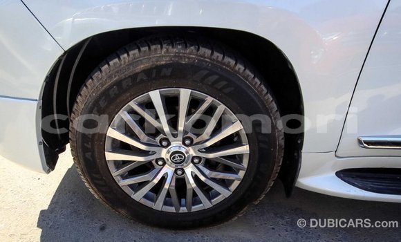 Acheter Import Voiture Toyota Land Cruiser Blanc à Import - Dubai, Grande Comore Acheter Import Voiture Toyota Land Cruiser Blanc à Import - Dubai, Grande Comore