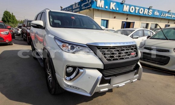 Acheter Import Voiture Toyota Fortuner Blanc à Import - Dubai, Grande Comore Acheter Import Voiture Toyota Fortuner Blanc à Import - Dubai, Grande Comore