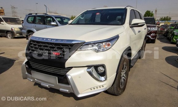 Acheter Import Voiture Toyota Fortuner Blanc à Import - Dubai, Grande Comore Acheter Import Voiture Toyota Fortuner Blanc à Import - Dubai, Grande Comore