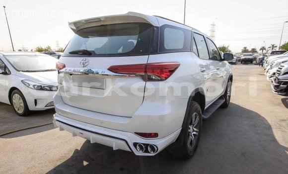 Acheter Import Voiture Toyota Fortuner Blanc à Import - Dubai, Grande Comore Acheter Import Voiture Toyota Fortuner Blanc à Import - Dubai, Grande Comore
