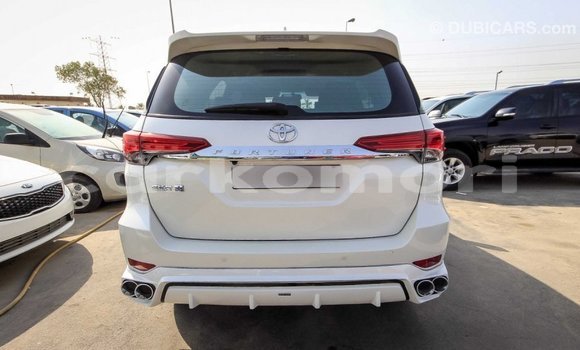 Acheter Import Voiture Toyota Fortuner Blanc à Import - Dubai, Grande Comore Acheter Import Voiture Toyota Fortuner Blanc à Import - Dubai, Grande Comore