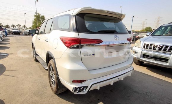Acheter Import Voiture Toyota Fortuner Blanc à Import - Dubai, Grande Comore Acheter Import Voiture Toyota Fortuner Blanc à Import - Dubai, Grande Comore
