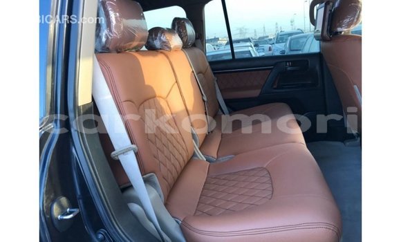 Acheter Import Voiture Toyota Land Cruiser Noir à Import - Dubai, Grande Comore Acheter Import Voiture Toyota Land Cruiser Noir à Import - Dubai, Grande Comore