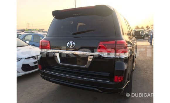 Acheter Import Voiture Toyota Land Cruiser Noir à Import - Dubai, Grande Comore Acheter Import Voiture Toyota Land Cruiser Noir à Import - Dubai, Grande Comore