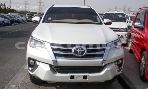 Acheter Import Voiture Toyota Fortuner Blanc à Import - Dubai, Grande Comore Acheter Import Voiture Toyota Fortuner Blanc à Import - Dubai, Grande Comore