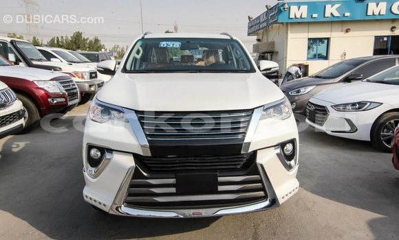 Acheter Import Voiture Toyota Fortuner Blanc à Import - Dubai, Grande Comore Acheter Import Voiture Toyota Fortuner Blanc à Import - Dubai, Grande Comore