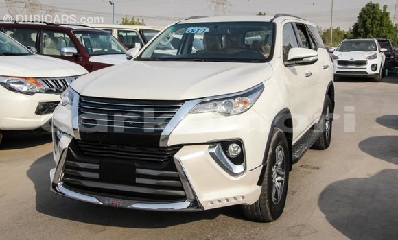 Acheter Import Voiture Toyota Fortuner Blanc à Import - Dubai, Grande Comore Acheter Import Voiture Toyota Fortuner Blanc à Import - Dubai, Grande Comore