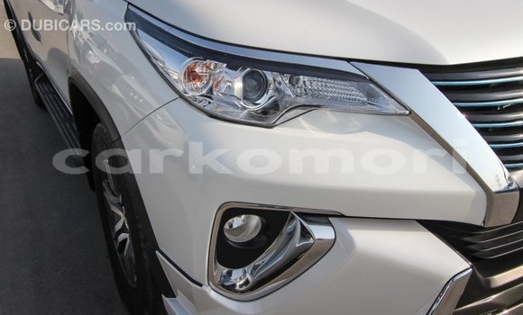 Acheter Import Voiture Toyota Fortuner Blanc à Import - Dubai, Grande Comore Acheter Import Voiture Toyota Fortuner Blanc à Import - Dubai, Grande Comore