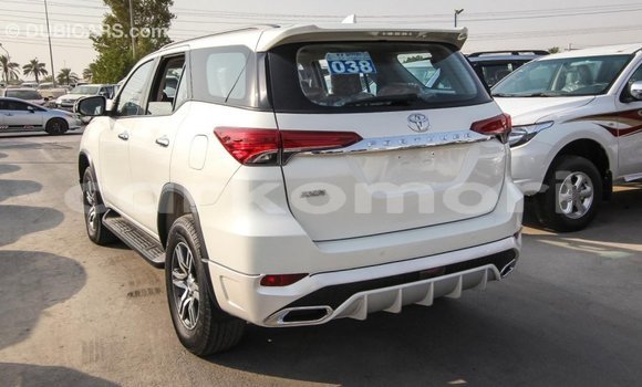 Acheter Import Voiture Toyota Fortuner Blanc à Import - Dubai, Grande Comore Acheter Import Voiture Toyota Fortuner Blanc à Import - Dubai, Grande Comore