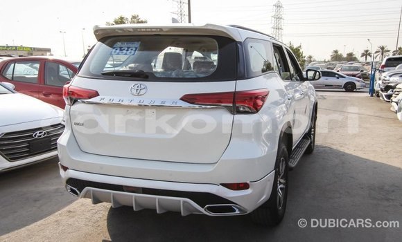 Acheter Import Voiture Toyota Fortuner Blanc à Import - Dubai, Grande Comore Acheter Import Voiture Toyota Fortuner Blanc à Import - Dubai, Grande Comore