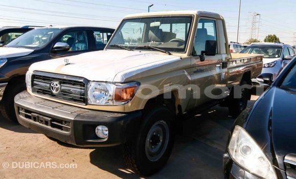 Acheter Import Voiture Toyota Land Cruiser Beige à Import - Dubai, Grande Comore Acheter Import Voiture Toyota Land Cruiser Beige à Import - Dubai, Grande Comore