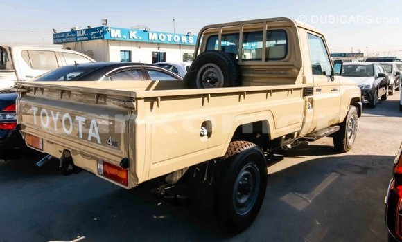 Acheter Import Voiture Toyota Land Cruiser Beige à Import - Dubai, Grande Comore Acheter Import Voiture Toyota Land Cruiser Beige à Import - Dubai, Grande Comore