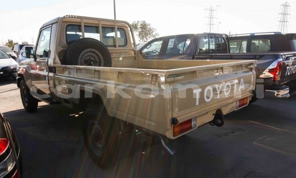 Acheter Import Voiture Toyota Land Cruiser Beige à Import - Dubai, Grande Comore Acheter Import Voiture Toyota Land Cruiser Beige à Import - Dubai, Grande Comore