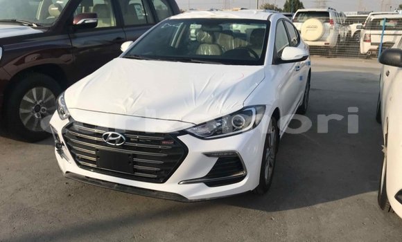 Acheter Import Voiture Hyundai Elantra Blanc à Import - Dubai, Grande Comore Acheter Import Voiture Hyundai Elantra Blanc à Import - Dubai, Grande Comore