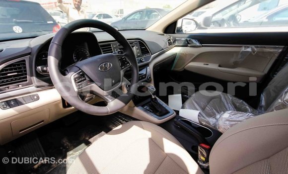 Acheter Import Voiture Hyundai Elantra Blanc à Import - Dubai, Grande Comore Acheter Import Voiture Hyundai Elantra Blanc à Import - Dubai, Grande Comore