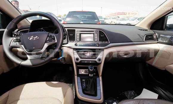 Acheter Import Voiture Hyundai Elantra Blanc à Import - Dubai, Grande Comore Acheter Import Voiture Hyundai Elantra Blanc à Import - Dubai, Grande Comore