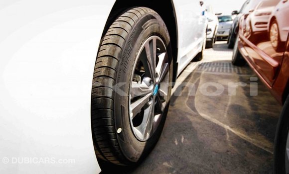 Acheter Import Voiture Hyundai Elantra Blanc à Import - Dubai, Grande Comore Acheter Import Voiture Hyundai Elantra Blanc à Import - Dubai, Grande Comore