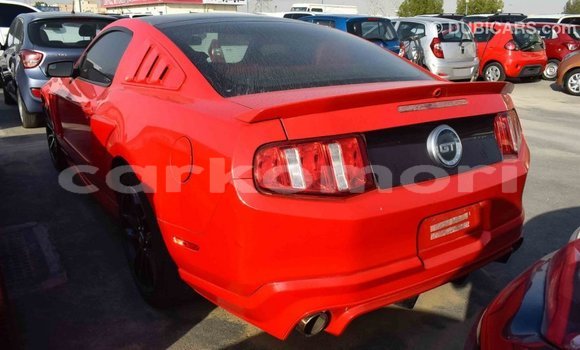Acheter Import Voiture Ford Mustang Rouge à Import - Dubai, Grande Comore Acheter Import Voiture Ford Mustang Rouge à Import - Dubai, Grande Comore