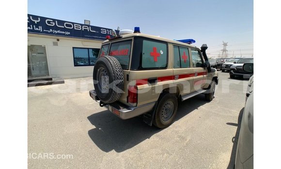 Buy Import Toyota Land Cruiser Beige Car in Import - Dubai in Great Comore Buy Import Toyota Land Cruiser Beige Car in Import - Dubai in Great Comore