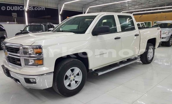 Acheter Import Voiture Chevrolet Silverado Blanc à Import - Dubai, Grande Comore Acheter Import Voiture Chevrolet Silverado Blanc à Import - Dubai, Grande Comore