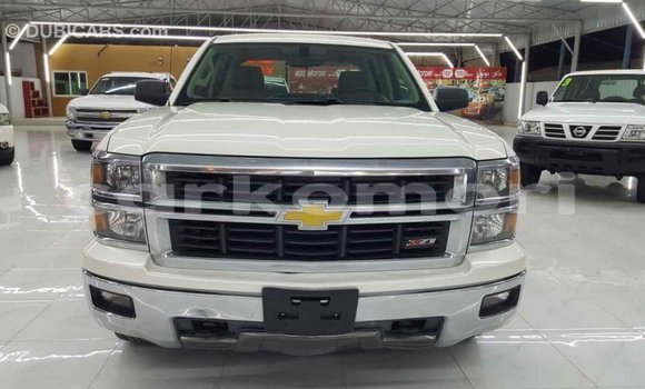 Acheter Import Voiture Chevrolet Silverado Blanc à Import - Dubai, Grande Comore Acheter Import Voiture Chevrolet Silverado Blanc à Import - Dubai, Grande Comore