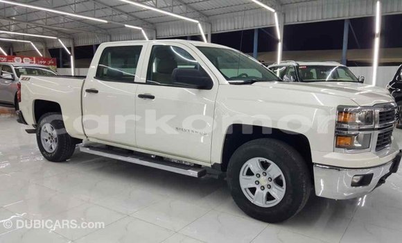 Acheter Import Voiture Chevrolet Silverado Blanc à Import - Dubai, Grande Comore Acheter Import Voiture Chevrolet Silverado Blanc à Import - Dubai, Grande Comore