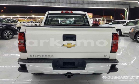 Acheter Import Voiture Chevrolet Silverado Blanc à Import - Dubai, Grande Comore Acheter Import Voiture Chevrolet Silverado Blanc à Import - Dubai, Grande Comore