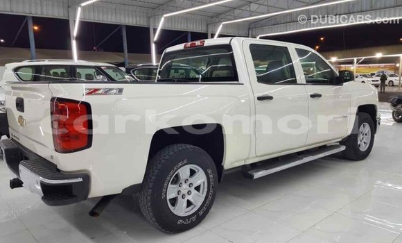 Acheter Import Voiture Chevrolet Silverado Blanc à Import - Dubai, Grande Comore Acheter Import Voiture Chevrolet Silverado Blanc à Import - Dubai, Grande Comore
