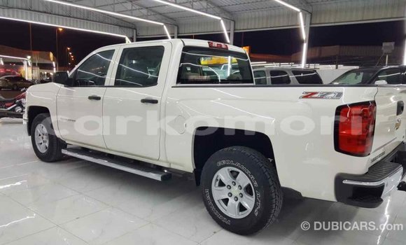 Acheter Import Voiture Chevrolet Silverado Blanc à Import - Dubai, Grande Comore Acheter Import Voiture Chevrolet Silverado Blanc à Import - Dubai, Grande Comore