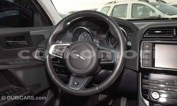 Acheter Import Voiture Jaguar XE Rouge à Import - Dubai, Grande Comore Acheter Import Voiture Jaguar XE Rouge à Import - Dubai, Grande Comore