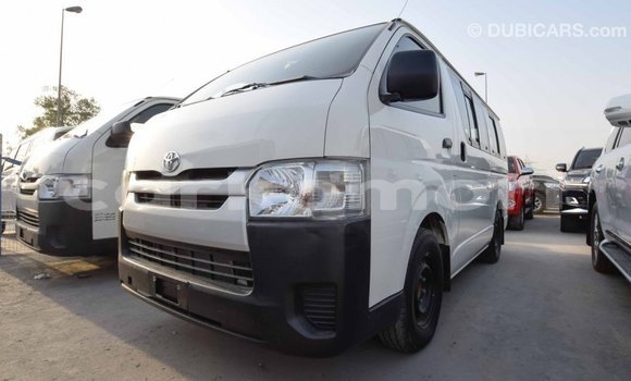 Acheter Import Voiture Toyota Hiace Blanc à Import - Dubai, Grande Comore Acheter Import Voiture Toyota Hiace Blanc à Import - Dubai, Grande Comore