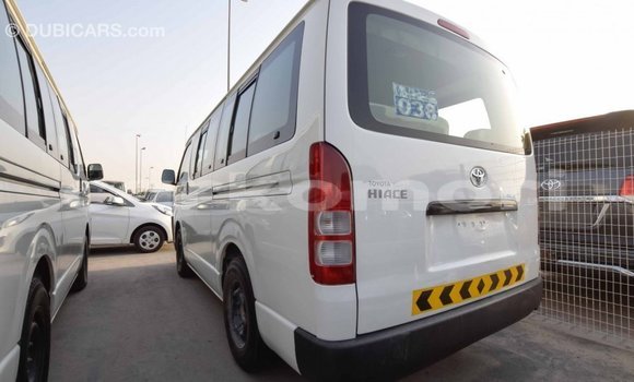 Acheter Import Voiture Toyota Hiace Blanc à Import - Dubai, Grande Comore Acheter Import Voiture Toyota Hiace Blanc à Import - Dubai, Grande Comore