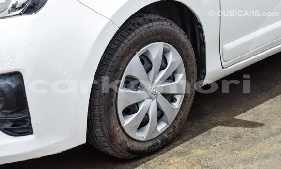 Acheter Import Voiture Toyota Yaris Blanc à Import - Dubai, Grande Comore Acheter Import Voiture Toyota Yaris Blanc à Import - Dubai, Grande Comore