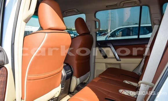 Acheter Import Voiture Toyota Prado Blanc à Import - Dubai, Grande Comore Acheter Import Voiture Toyota Prado Blanc à Import - Dubai, Grande Comore