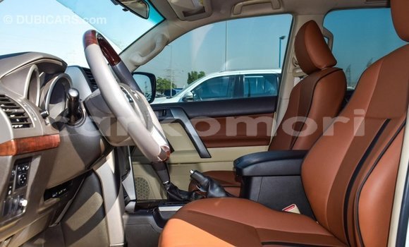 Acheter Import Voiture Toyota Prado Blanc à Import - Dubai, Grande Comore Acheter Import Voiture Toyota Prado Blanc à Import - Dubai, Grande Comore