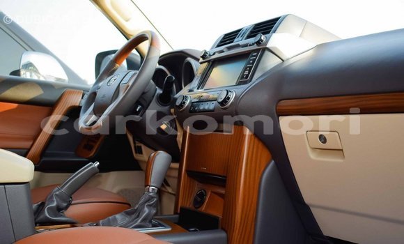 Acheter Import Voiture Toyota Prado Blanc à Import - Dubai, Grande Comore Acheter Import Voiture Toyota Prado Blanc à Import - Dubai, Grande Comore