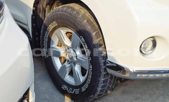 Acheter Import Voiture Toyota Prado Blanc à Import - Dubai, Grande Comore Acheter Import Voiture Toyota Prado Blanc à Import - Dubai, Grande Comore